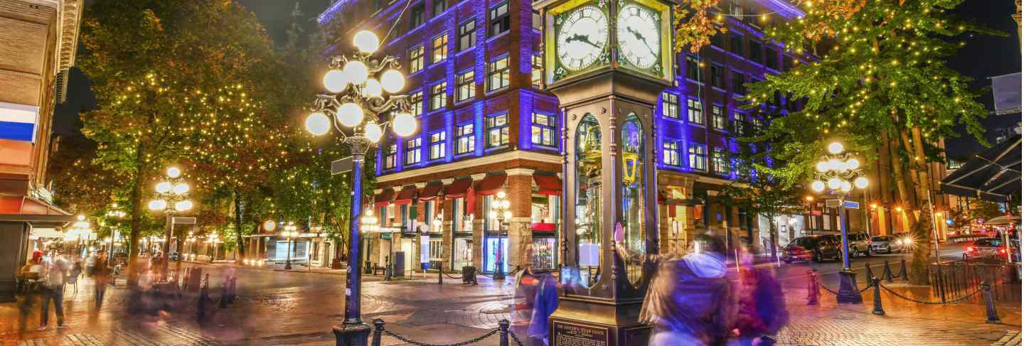 Night view of historic steam clock in gastown vancouver,british columbia, canada