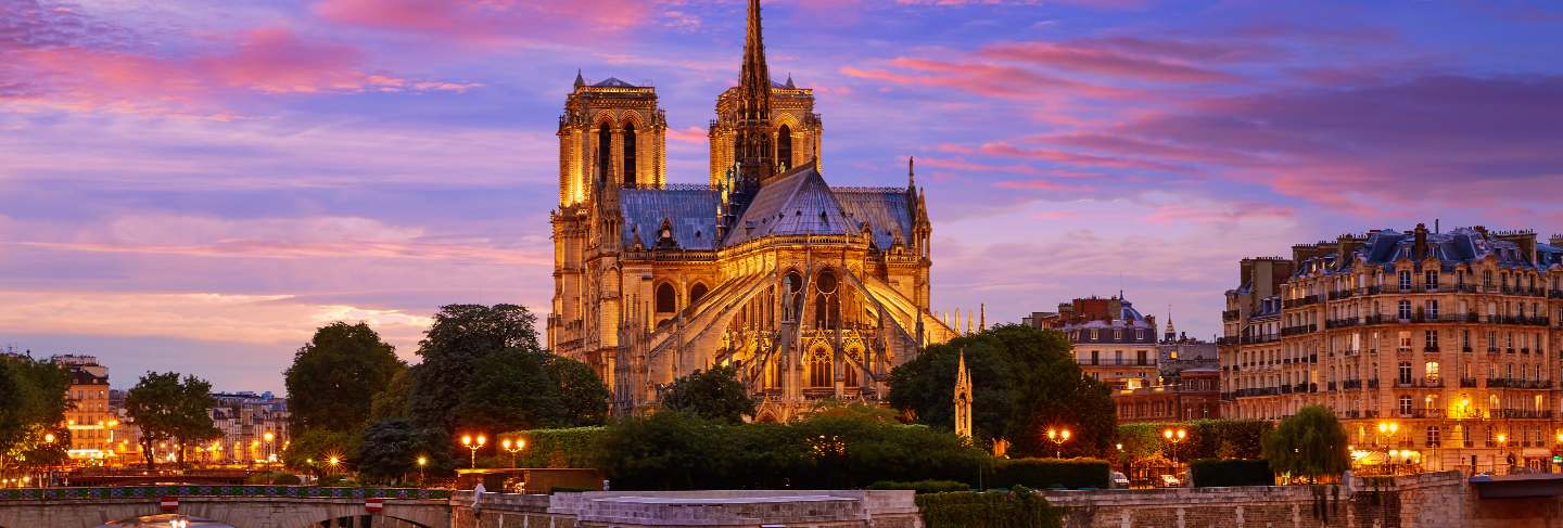 Notre dame cathedral paris sunset at seine 
