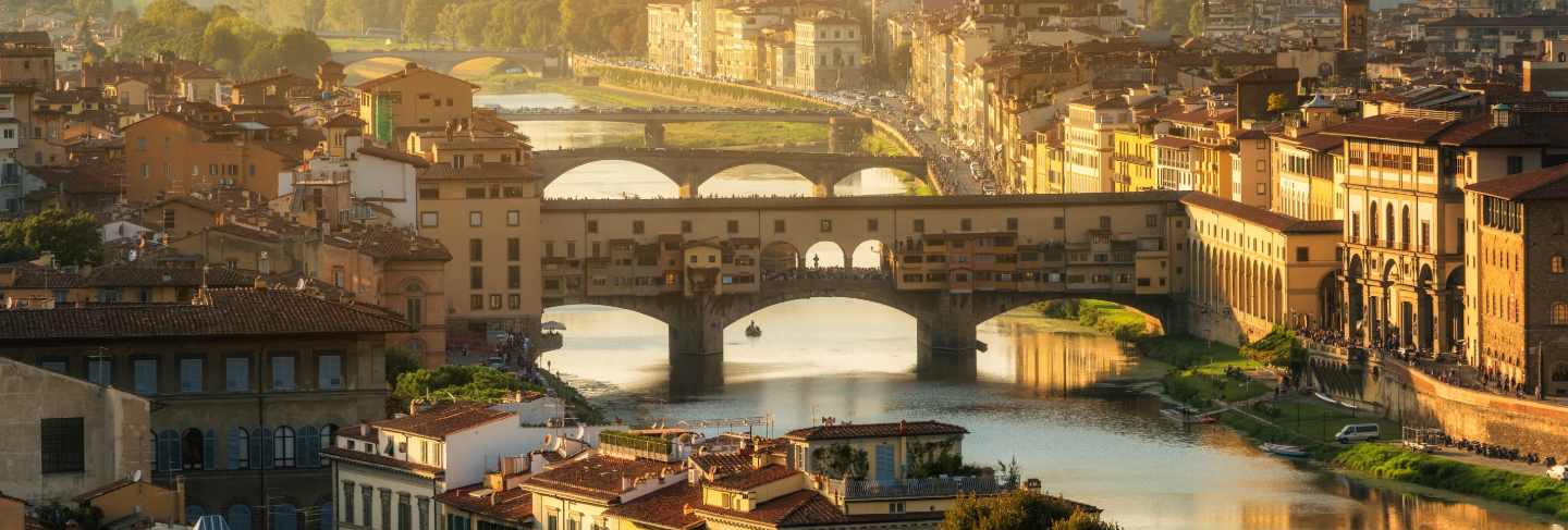 Ponte vecchio bridge in florence - italy
