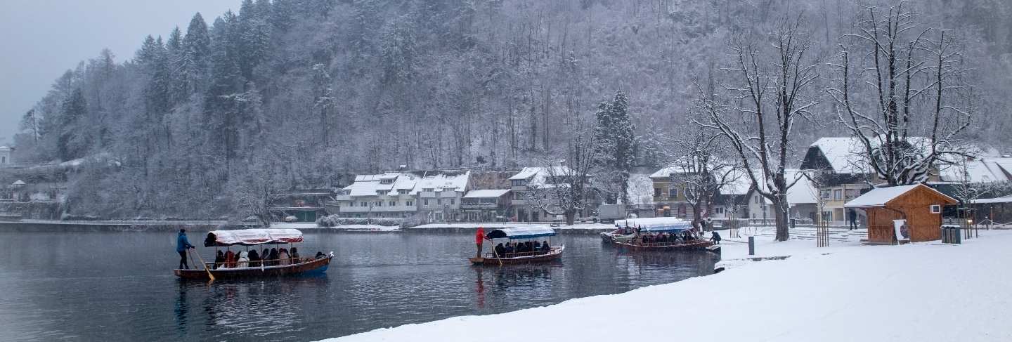 Boat tour early winter morning to bled island
