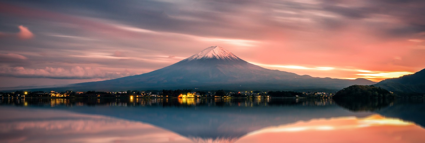 Landscape image of mt. fuji over lake kawaguchiko at sunset in fujikawaguchiko, japan
