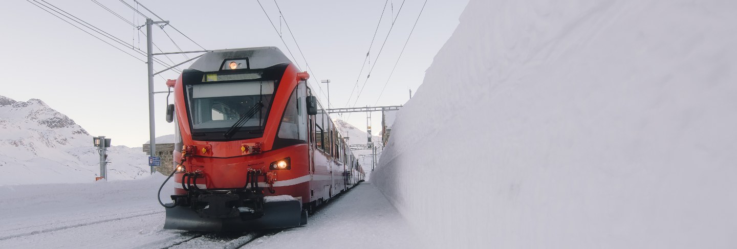 Grisons red train in the middle of a lot of snow 