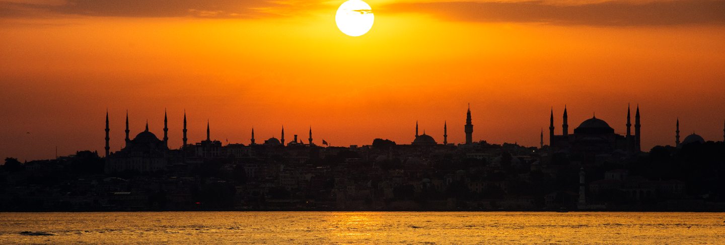 Scenic of sunrise over the ocean in istanbul turkey
